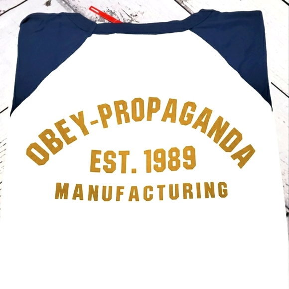 🔷️"OBEY PROPAGANDA" Graphic Raglan T🔷️ - Picture 1 of 5